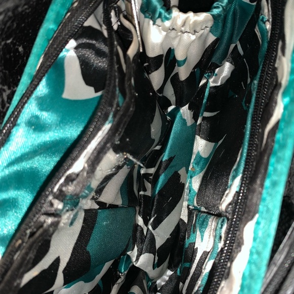 💥AUTH💥 GUCCI GG Logo Patent Leather Handbag Black Medium - Picture 10 of 12